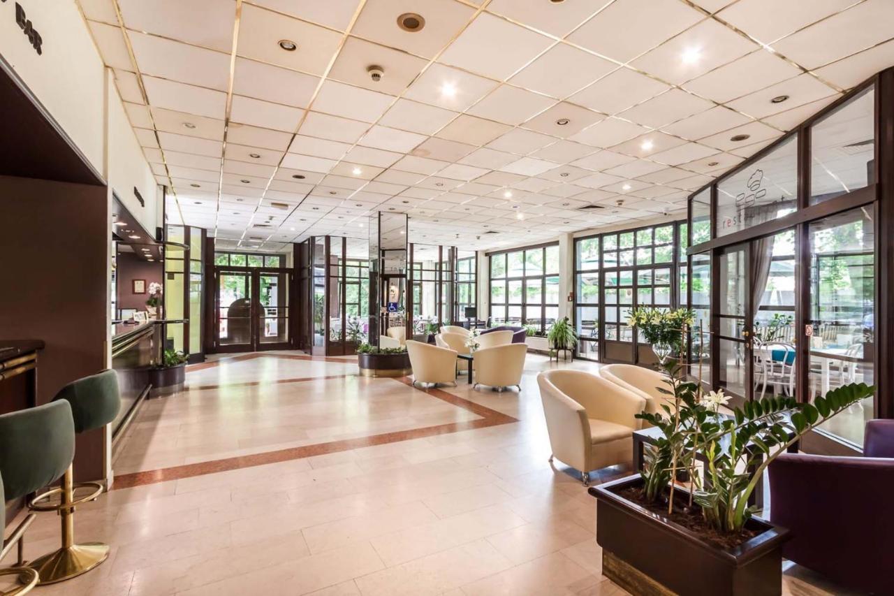 Go Resort Krakow Luaran gambar